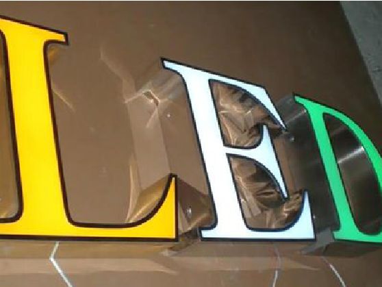 盘州介绍LED招牌的基础知识。